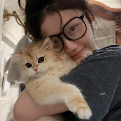 秦总你闺女又去摆地摊了